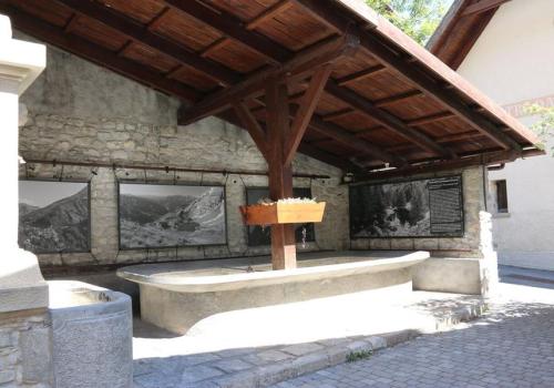 Exposition au Lavoir  "Retour en arrière pays" de Gilbert Charles_Entraunes
