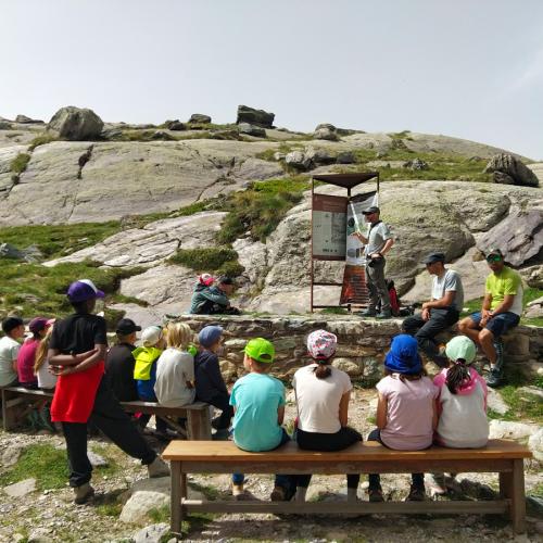 Les écoliers de Tende dans la Vallée des Merveilles © P.-A. Varlez / PnM