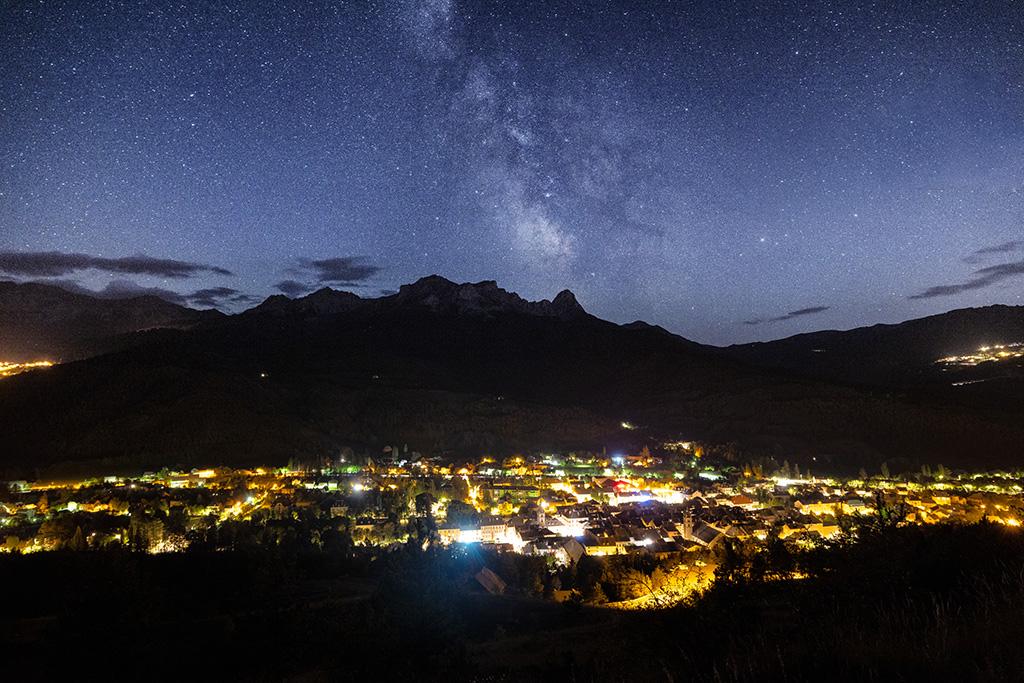 Barcelonnette sous les étoiles : © E. Juppeaux