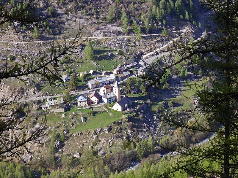 Hameau de Saint-Laurent dans le vallon du Bachelard sur la commune d'Uvernet Fours