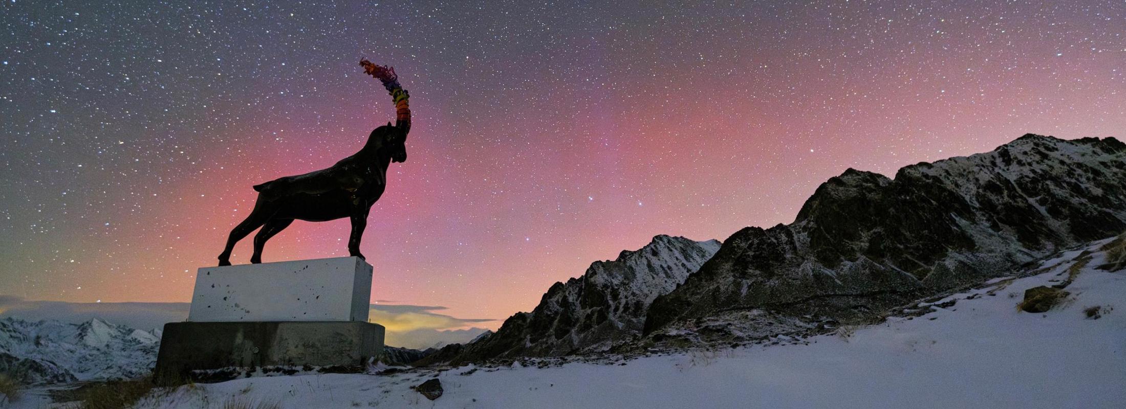 Une aurore boréale dans le ciel du Mercantour @ aturpaudfoto.com