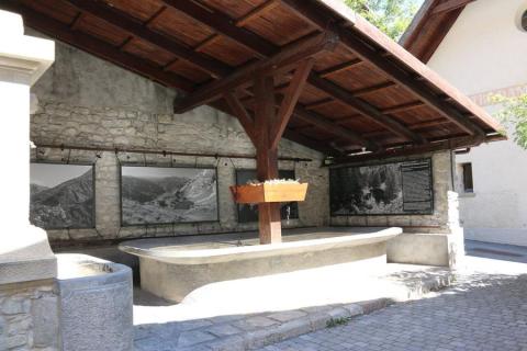 Exposition au Lavoir  "Retour en arrière pays" de Gilbert Charles_Entraunes - Exposition au Lavoir  "Retour en arrière pays" de Gilbert Charles_Entraunes