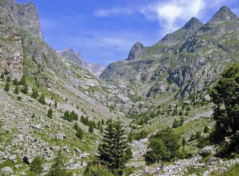 L'histoire du Mercantour de la Réserve royale de chasse au Parc national_Saint-Étienne-de-Tinée - Près du pont du Countet dans la vallée de la Gordolasque.