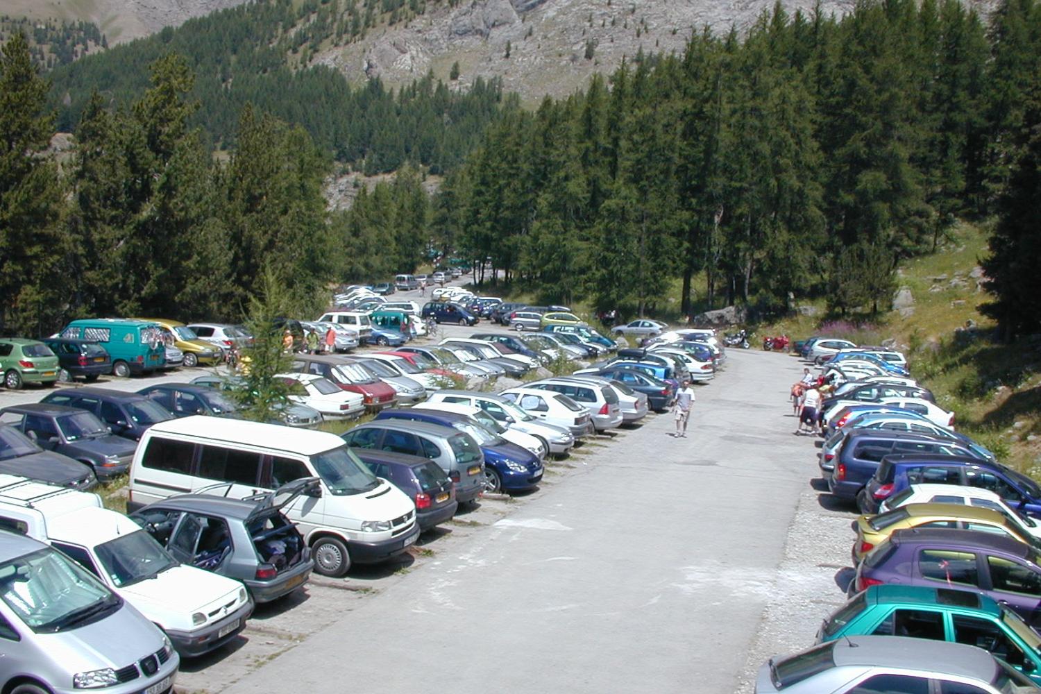 Nettoyage des abords du parking du Laus (Allos - 04) © ST Verdon