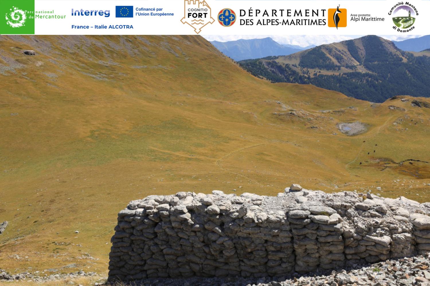 Col du Sabion : un mur de sacs de ciment pétrifiés au dessus de l'opera 269 A domine le plateau du Sabion. Au fond à gauchez l'opera 269 B complète le dispositif de défense © I. Lhommedet / PnM