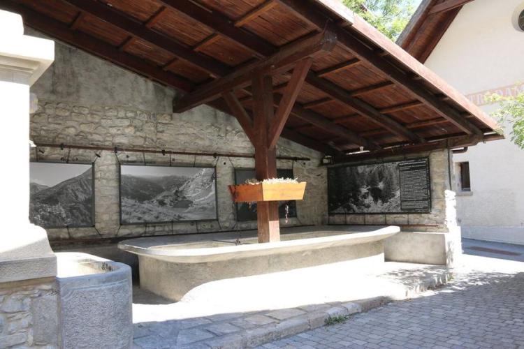 Exposition au Lavoir  "Retour en arrière pays" de Gilbert Charles_Entraunes - Exposition au Lavoir  "Retour en arrière pays" de Gilbert Charles_Entraunes