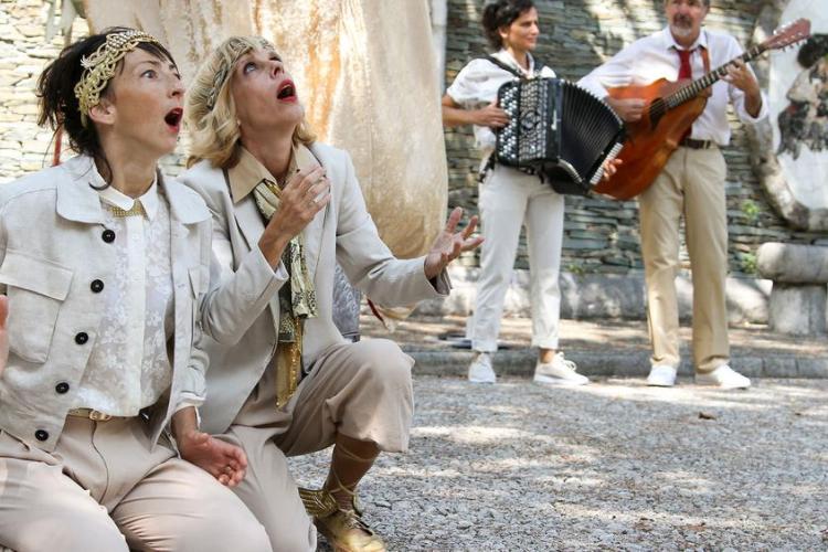 Théâtre en plein air : "Tombés du Ciel"_Barcelonnette