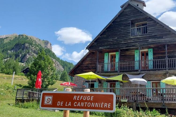 Le refuge auberge entre lac et montagnes - 